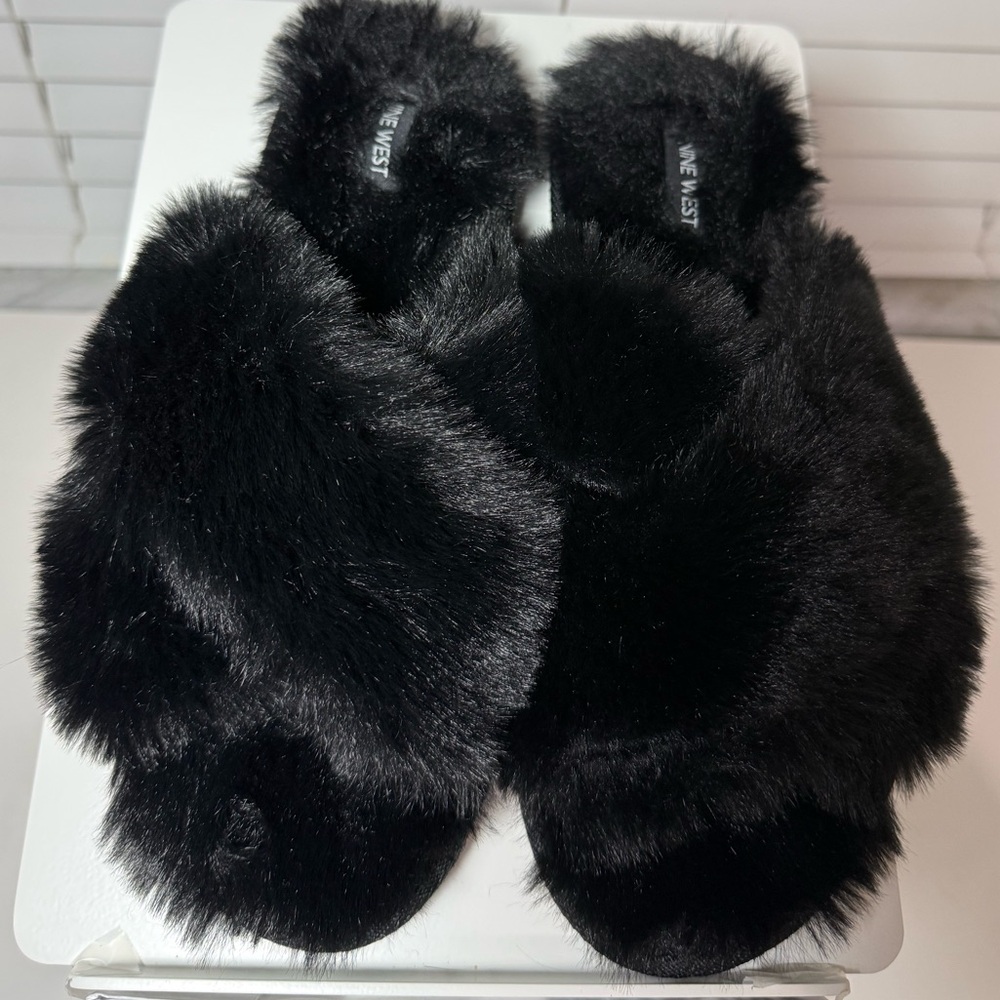 Nine West womens slippers soft size 9 large black like new